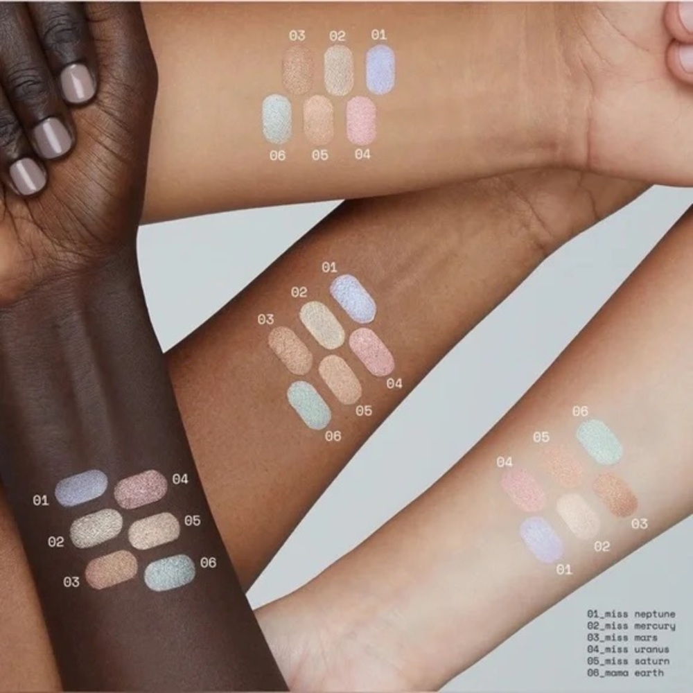 r.e.m. beauty Miss Neptune Interstellar Highlighter Topper- iridescent lavender - Picture 4 of 10
